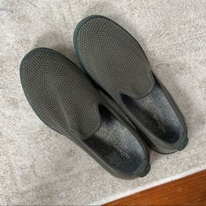 Allbirds size 8 green loungers